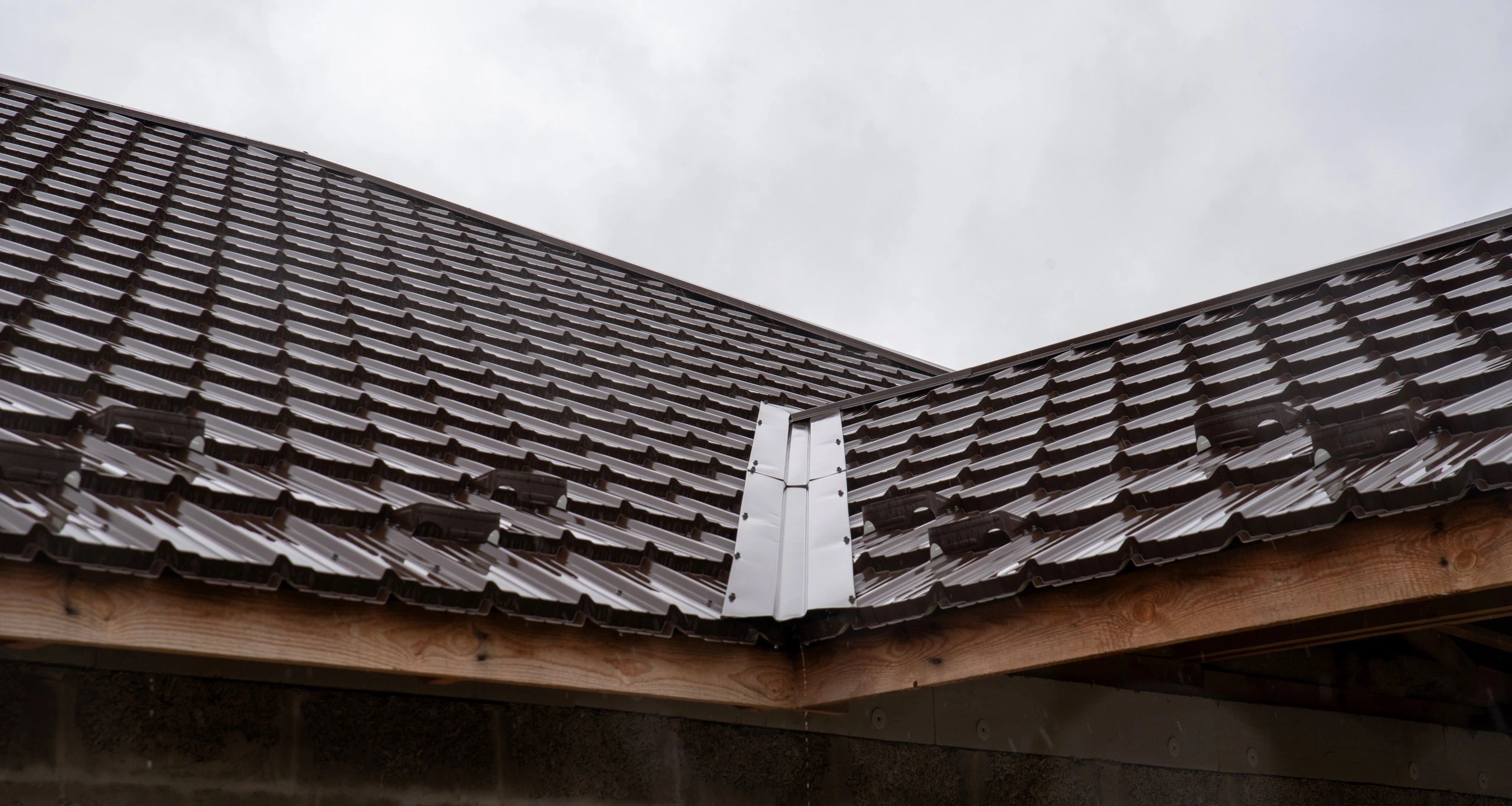 Standing seam metal roof panel joint detail for commercial buildings in Vancouver, BC